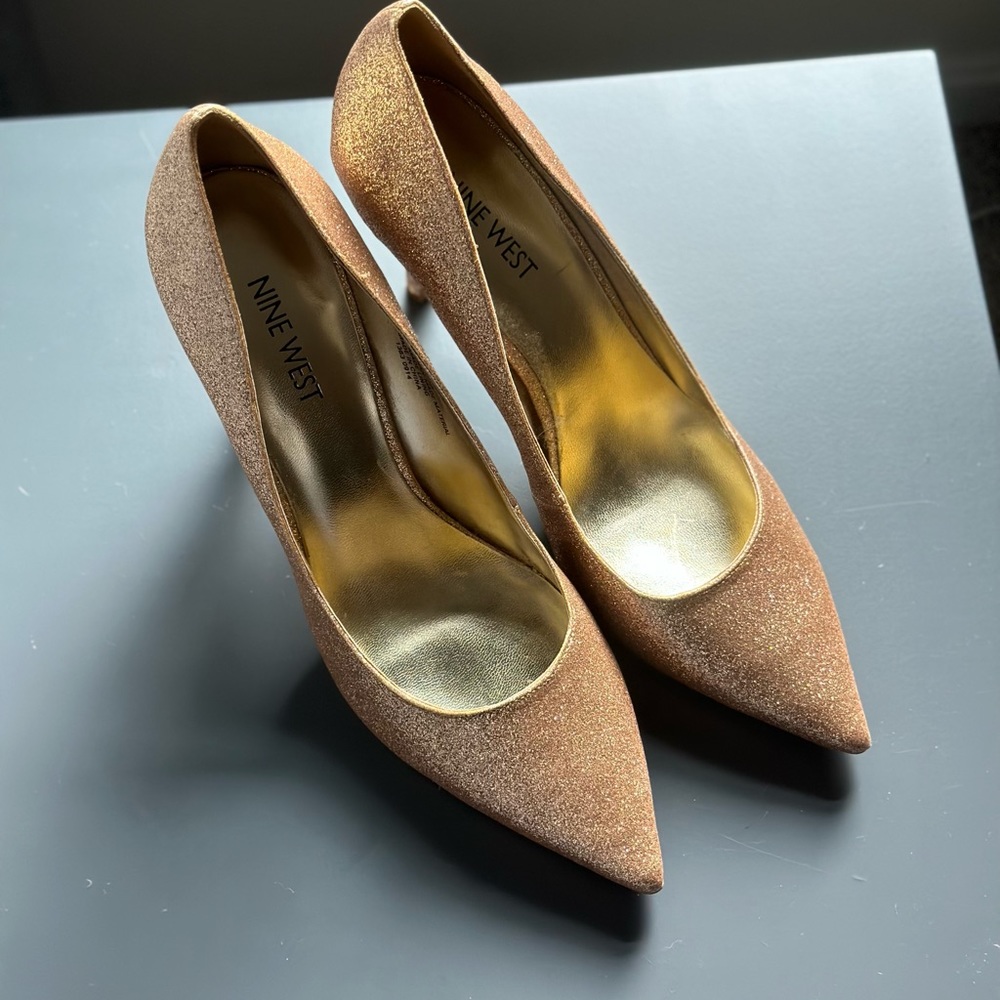 Nine West Martina -size 8 Gold Glitter Heels